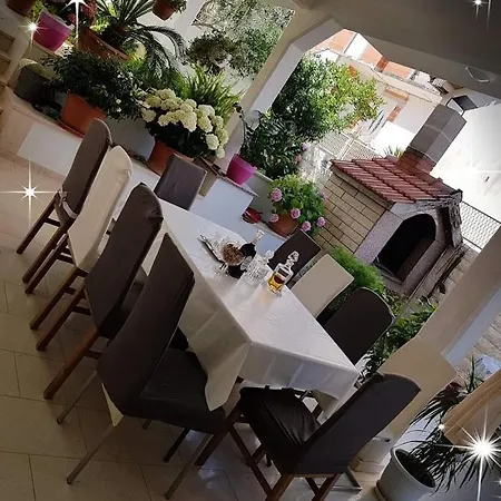 Marieta Appartamento Seget Vranjica
